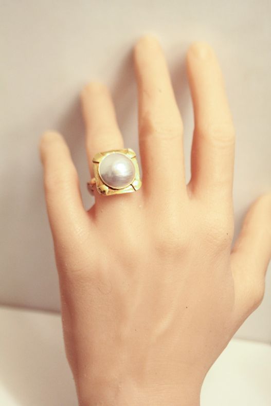 Antique Half Pearl Three Stone Ring, 18ct 18k Yellow Gold Graduated Design.  - Addy's Vintage